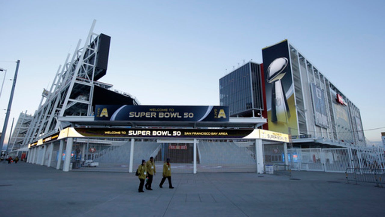 Fan gets suite sleepover at Levi's night before game